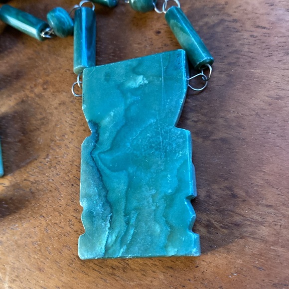Mexican onyx stone figure necklace. Vintage 1970s. Read description for flaws. 💚 - Picture 4 of 8